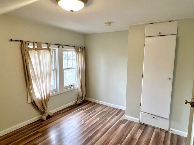 Building Photo - Charming Craftsman In The Heart Of Roseway Neighborhood