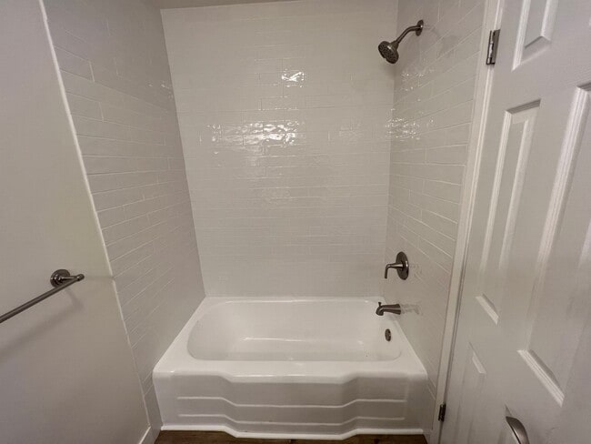 Building Photo - Spacious Remodeled 4 Bedroom/3 bath Home with Bonus Room