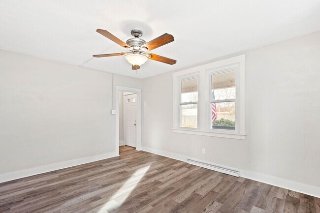 Building Photo - Stunning 3 bedroom home in Ambridge available August 1!