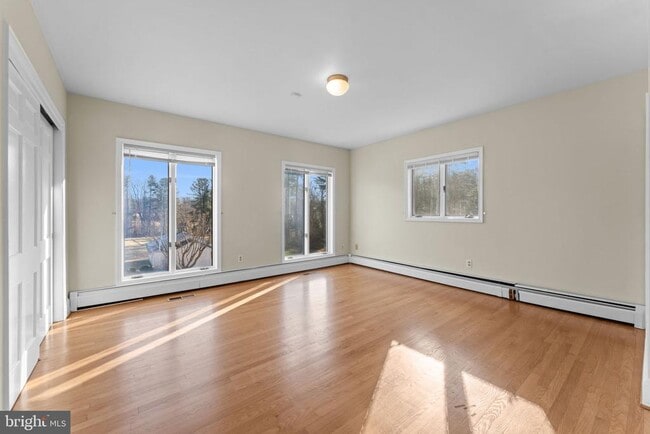 Building Photo - 901 Walker Rd