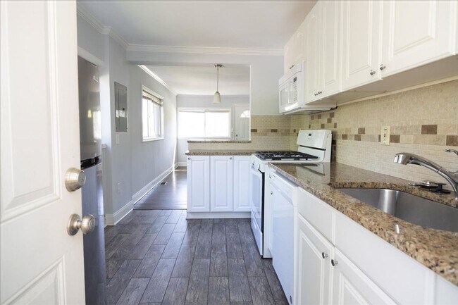 Building Photo - 1096 Herndon St NW