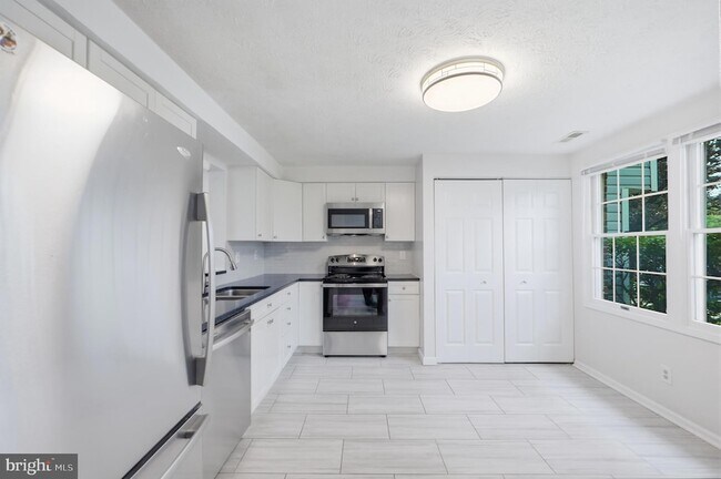 Building Photo - 7 Leatherwood Ct