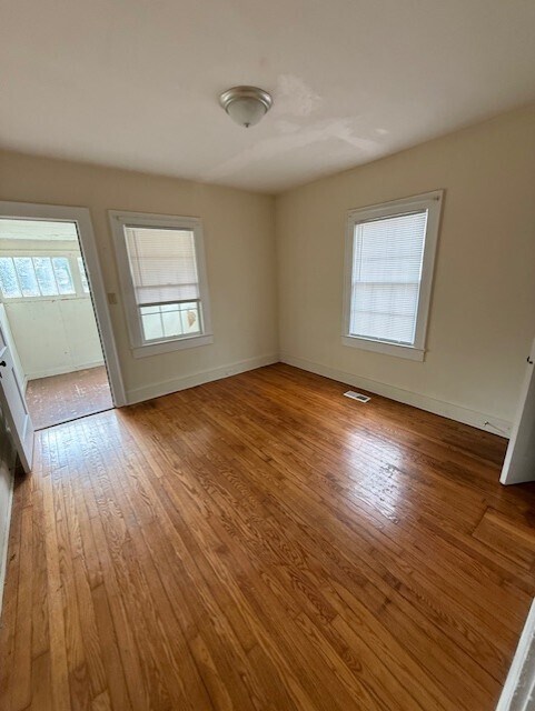 Building Photo - 160 20th St NE