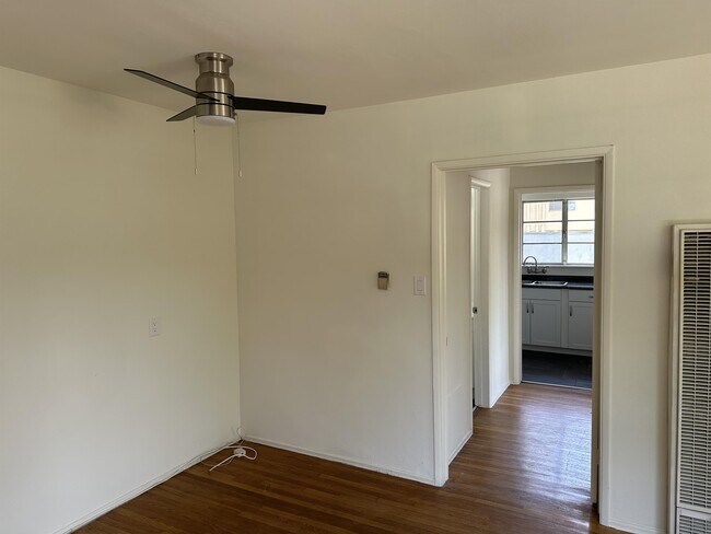 Building Photo - 1843 1/2 Linda Rosa Ave
