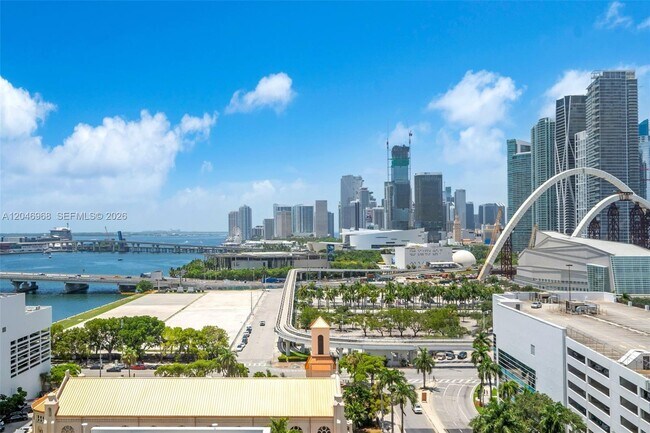 Building Photo - 1717 N Bayshore Dr