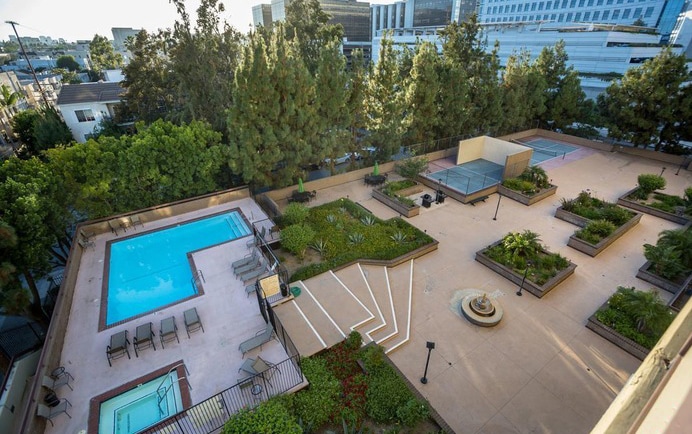 BACKYARD - 321 S San Vicente Blvd