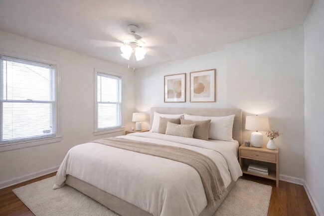 Building Photo - "Charming 2-Bedroom Duplex with Cozy Fireplace on Washington Blvd – Your Ideal Indianapolis Retre...