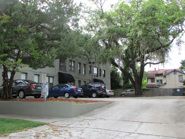 Building Photo - 2545 Oak St