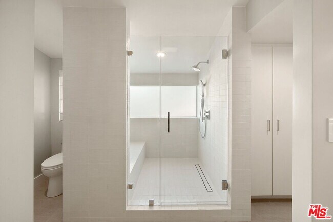 Building Photo - 650 N Tigertail Rd