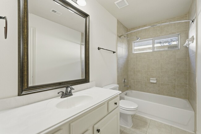 Building Photo - 3014 Northshire Ct