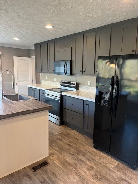 Building Photo - 733 Athens Rd