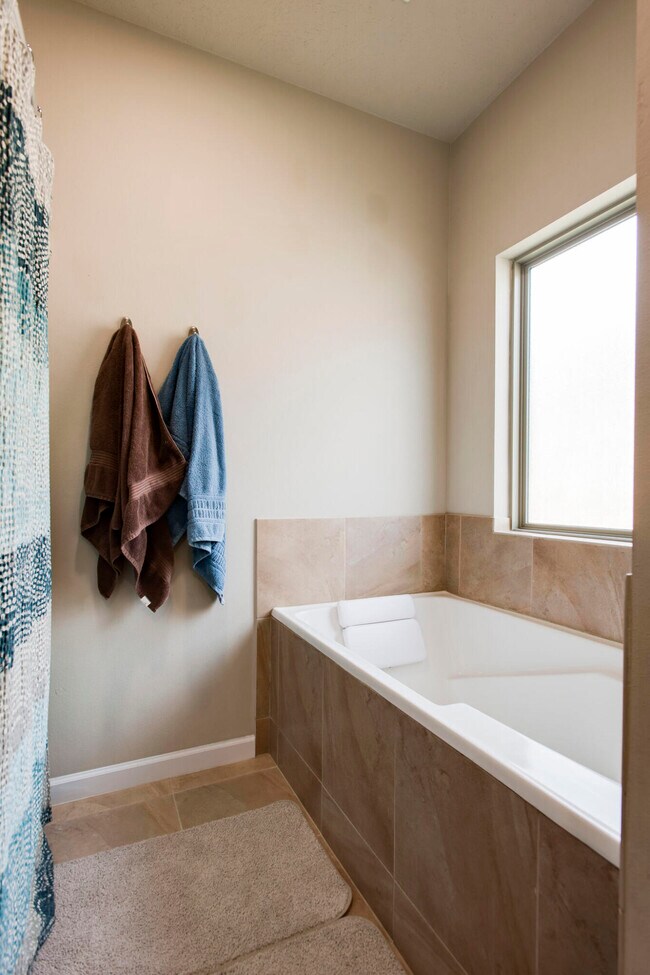 Building Photo - 4600 Hermosa Rd