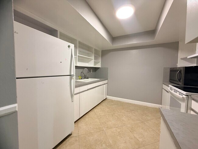 Building Photo - 8381 NW 28th Pl