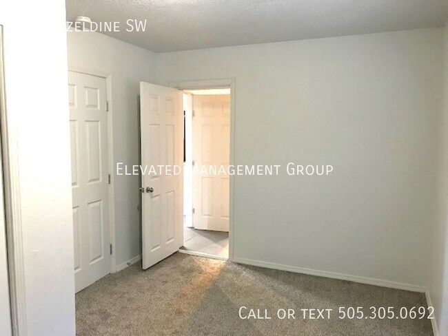 Building Photo - 317 Hazeldine Ave SW