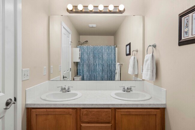 Building Photo - 2030 Nelson St