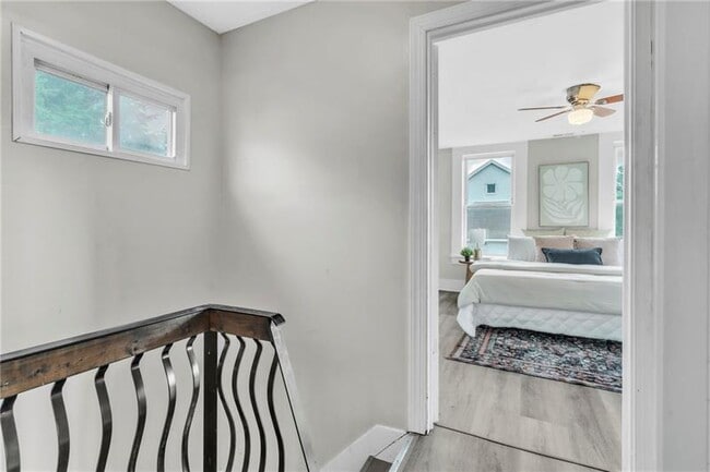 Building Photo - 305 1/2 E Lutton St