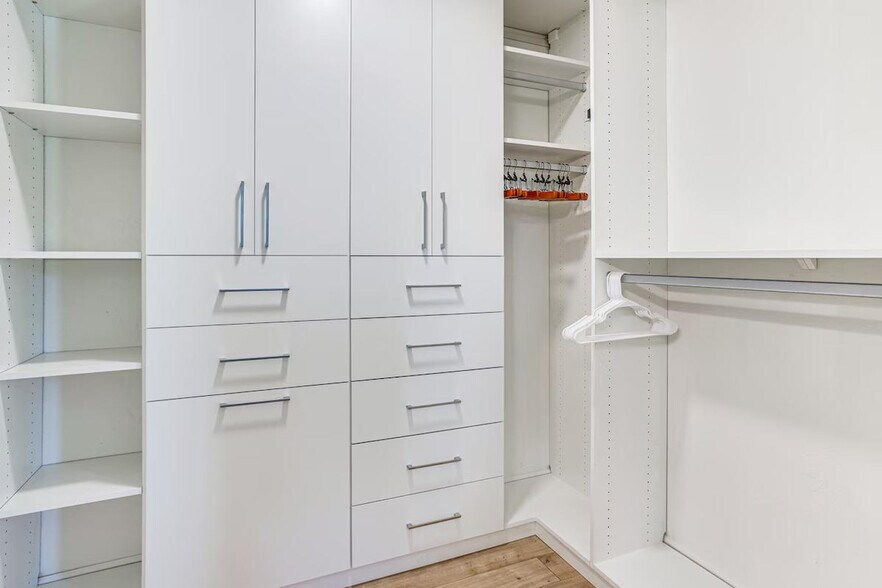 Building Photo - 3043 E Fremont Rd