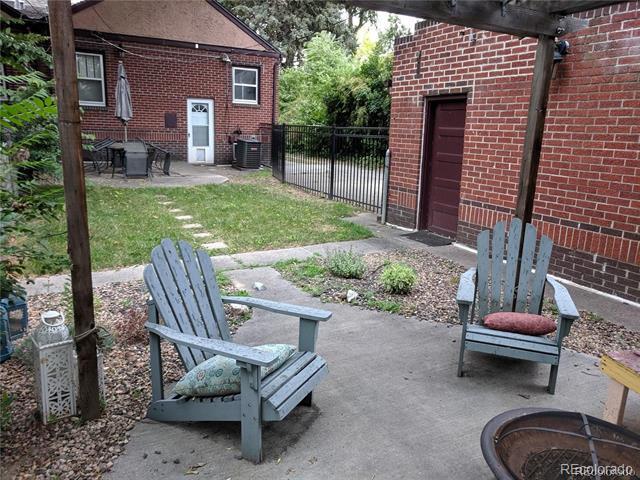 Building Photo - 1425 Dexter St