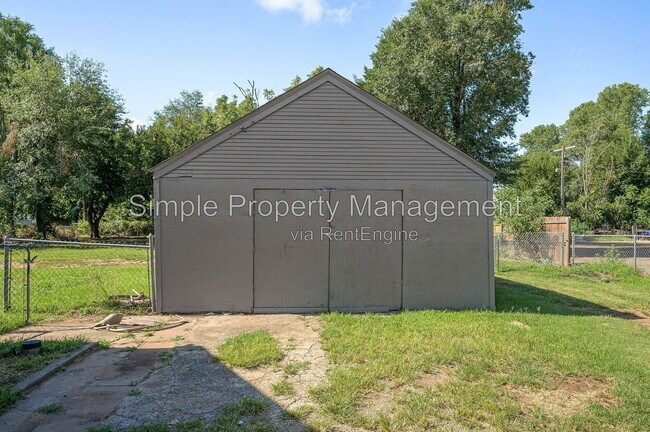 Building Photo - 4012 E Reno Ave