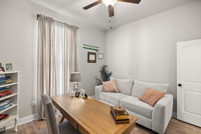 Building Photo - 212 Blaze Blvd