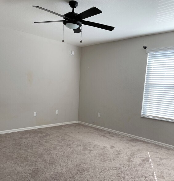 Building Photo - 27515 Desert Willow Way