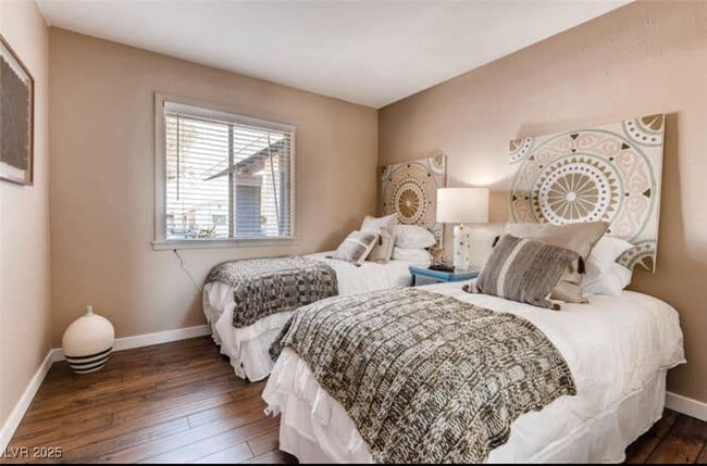 Building Photo - 4255 Hazelcrest Dr