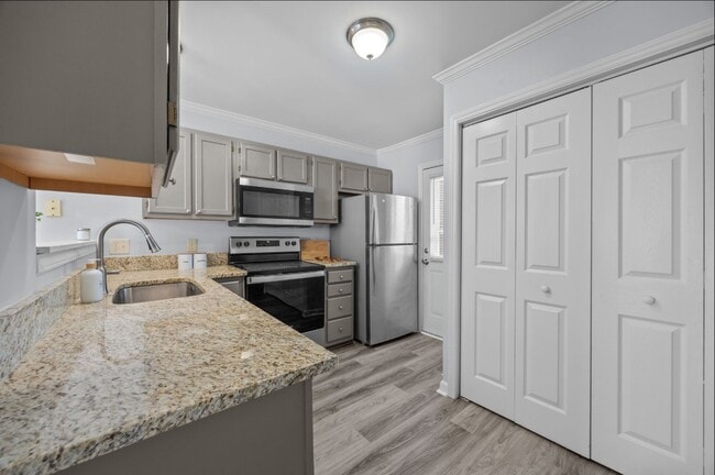 Building Photo - 20 Cheltenham Dr