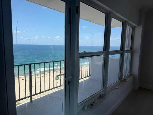 Building Photo - 405 N Ocean Blvd