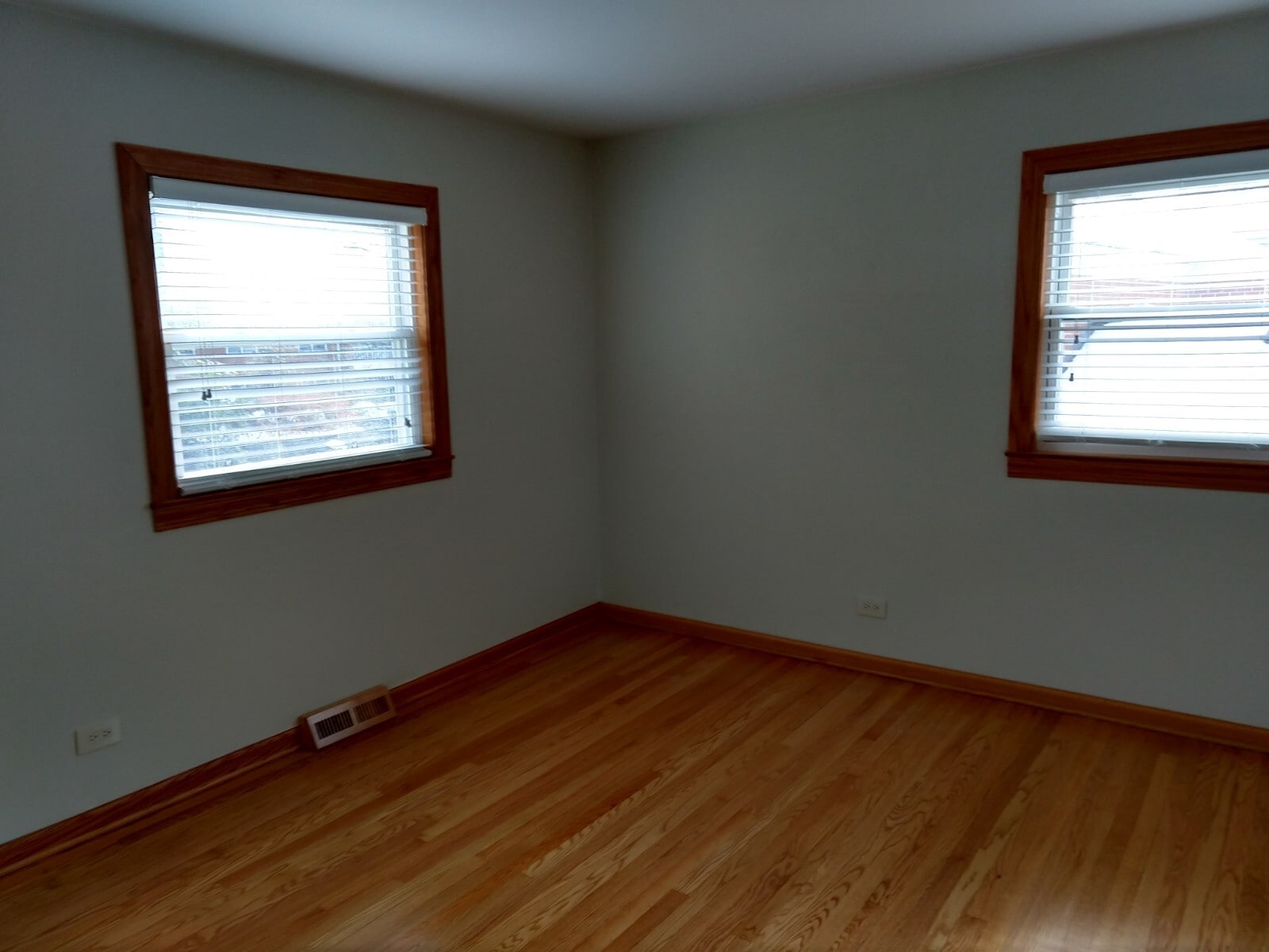 Building Photo - 1343 Woodview Ln