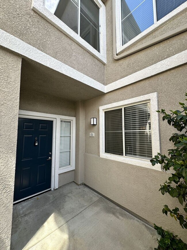 Building Photo - Townhouse at the Bordeaux Gated Community 3bed 2.5 bath
