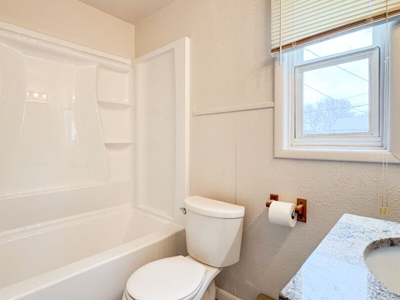 Building Photo - 613 S 34th St