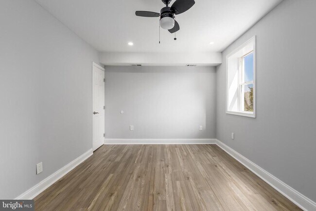 Building Photo - 1401 18th Pl SE