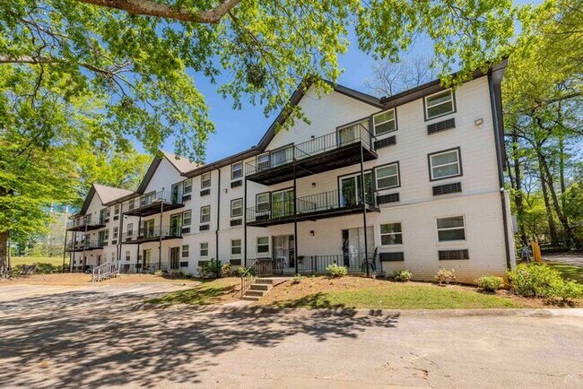 Building Photo - Premium 2 Bedroom Living in the Heart of Northlake