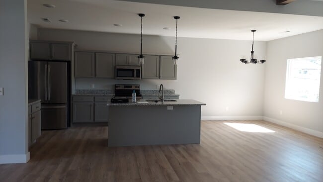 Building Photo - 1738 Sierra