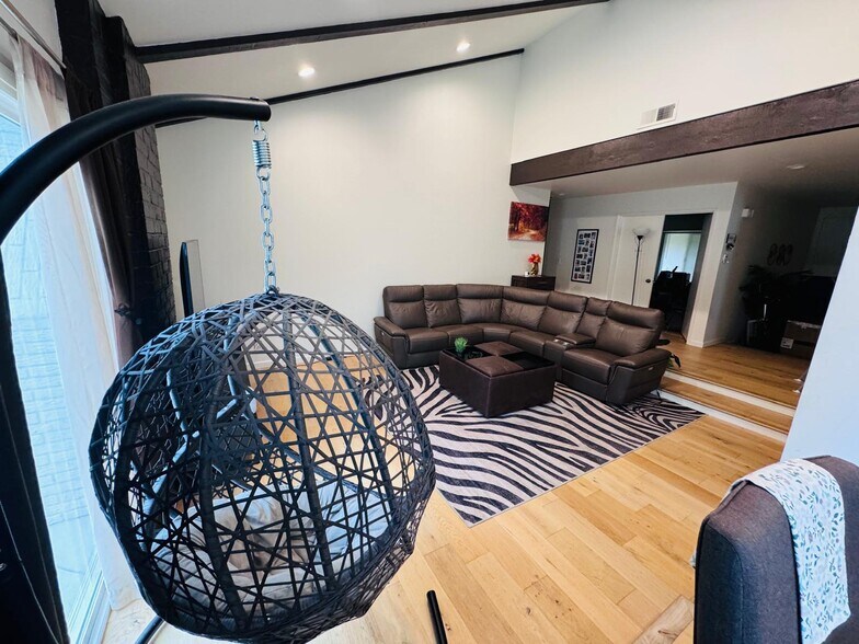 Building Photo - 7185 Via Colina