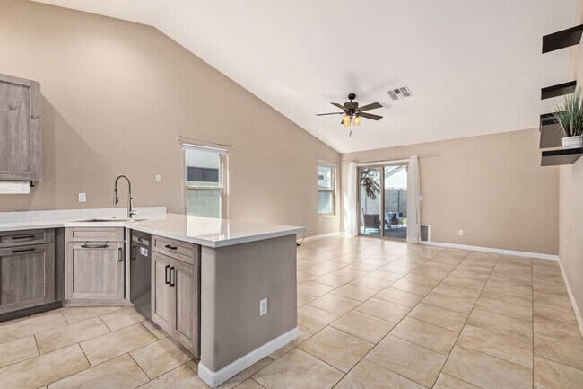 Building Photo - 10778 W Cambridge Ave