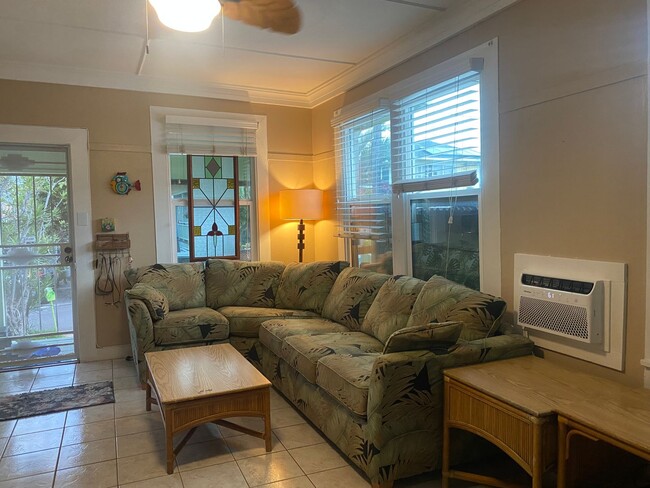 Building Photo - cozy home in Wailuku