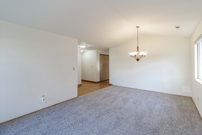 Building Photo - Ask About Our $500 Off Move In Special - N...