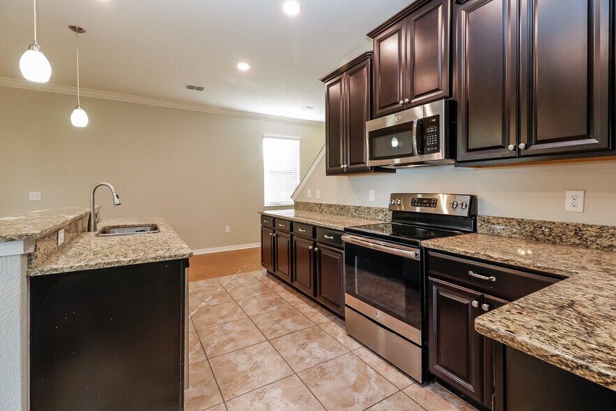 Building Photo - 13714 Lakemont Dr