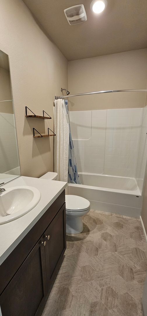 Building Photo - Bremerton Rambler