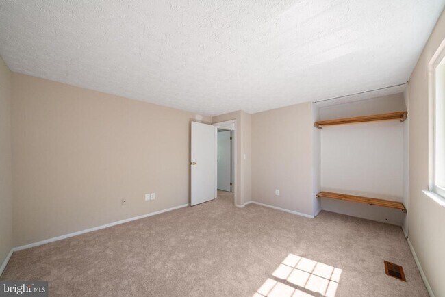 Building Photo - 1103 Burwick Dr