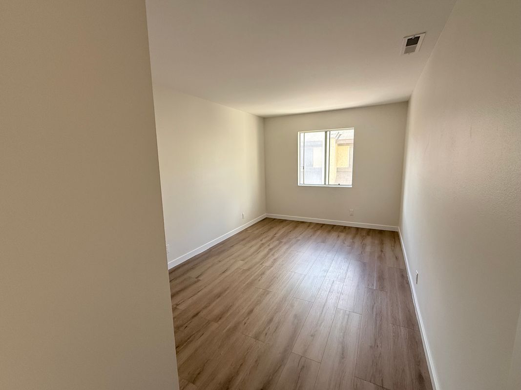 Building Photo - 14700 Berendo Ave