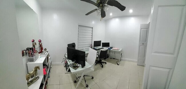 Building Photo - 11821 SW 123rd Ave