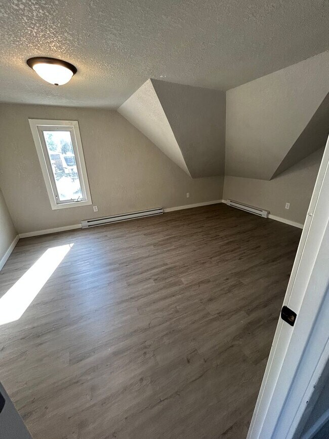 Building Photo - 3bd 1ba house for rent