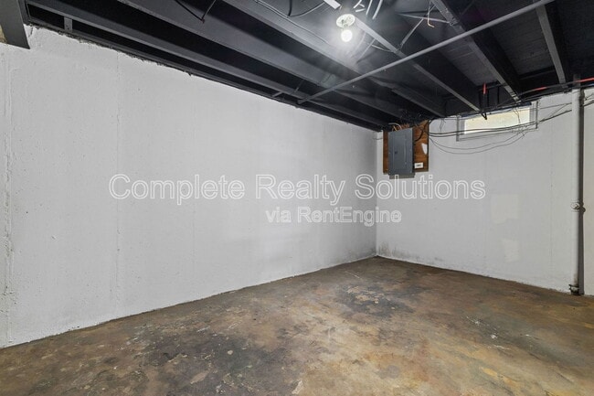 Building Photo - 6127 Lucille Ave
