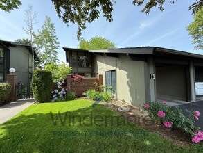 Building Photo - 601 Village Way
