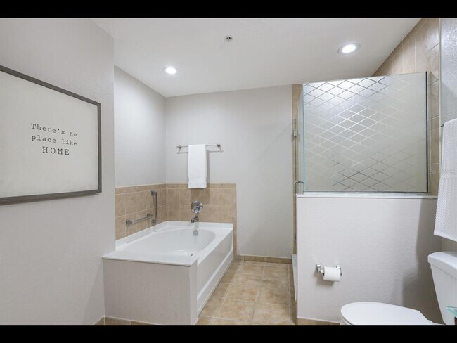 Building Photo - 1064 N Tamiami Trl