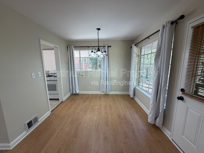 Building Photo - 1747 Carter Cir