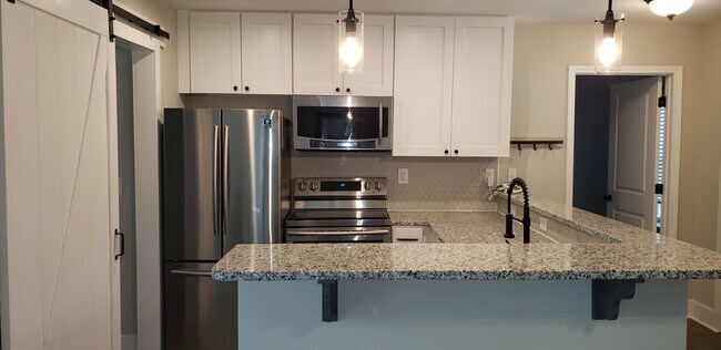 Building Photo - Remodeled 3 bedroom, 2 bath home