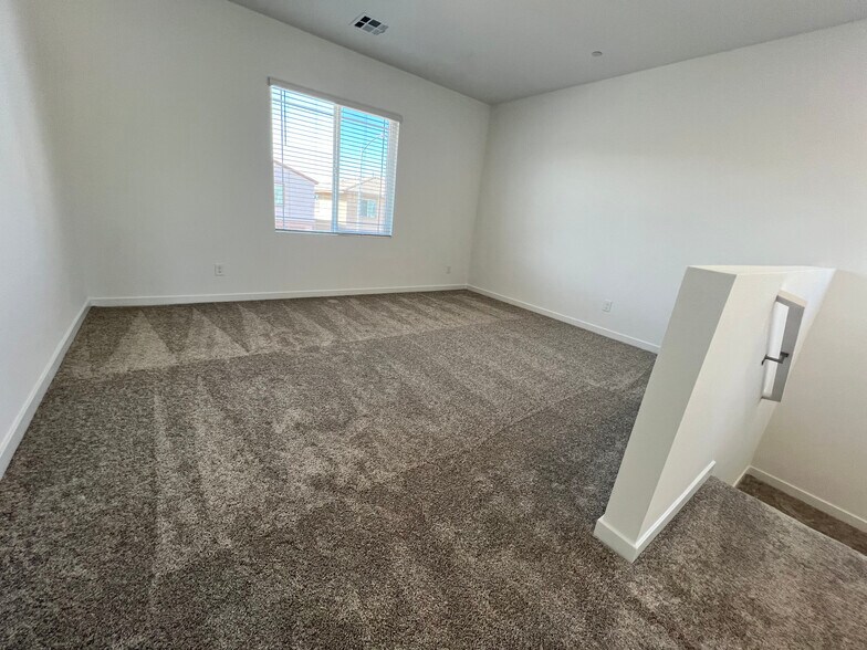 Loft area - 486 Daphne Terrace St